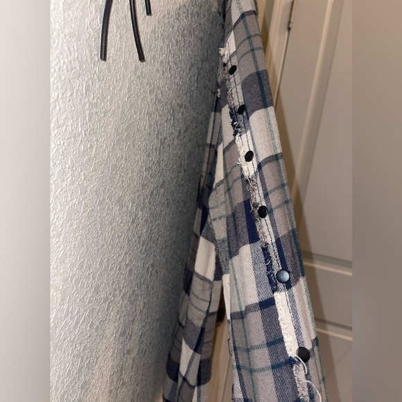 GILDED Intent By Buckle Brown Green Blue Flannel Raw Edge Snap Up Size Medium - Picture 3 of 13